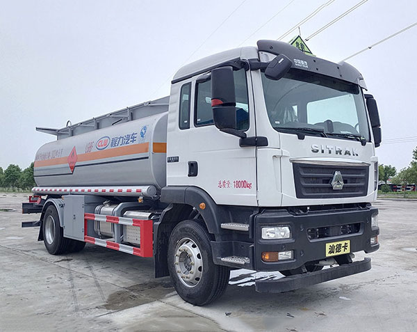 国六重汽汕德卡加油车